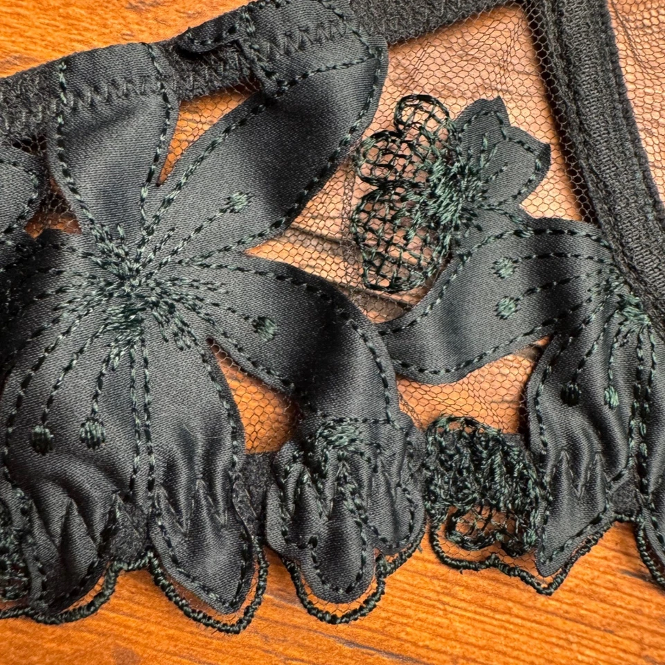 Victoria's Secret green floral thin lace embroidered bra 34B insanely gorgeous - Image 3 of 4