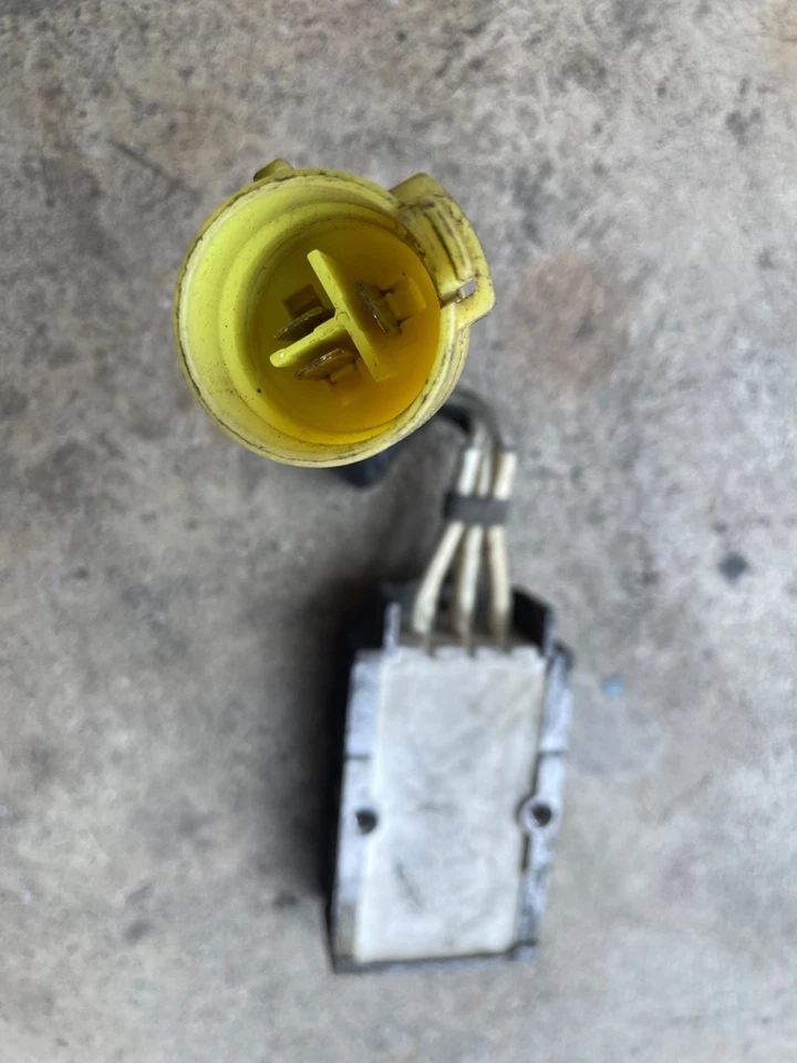 84-88 Toyota Corolla MR2 Celica 4AGE 3S 2S резистор топливной форсунки 28515-52010 - Изображение 3 из 3