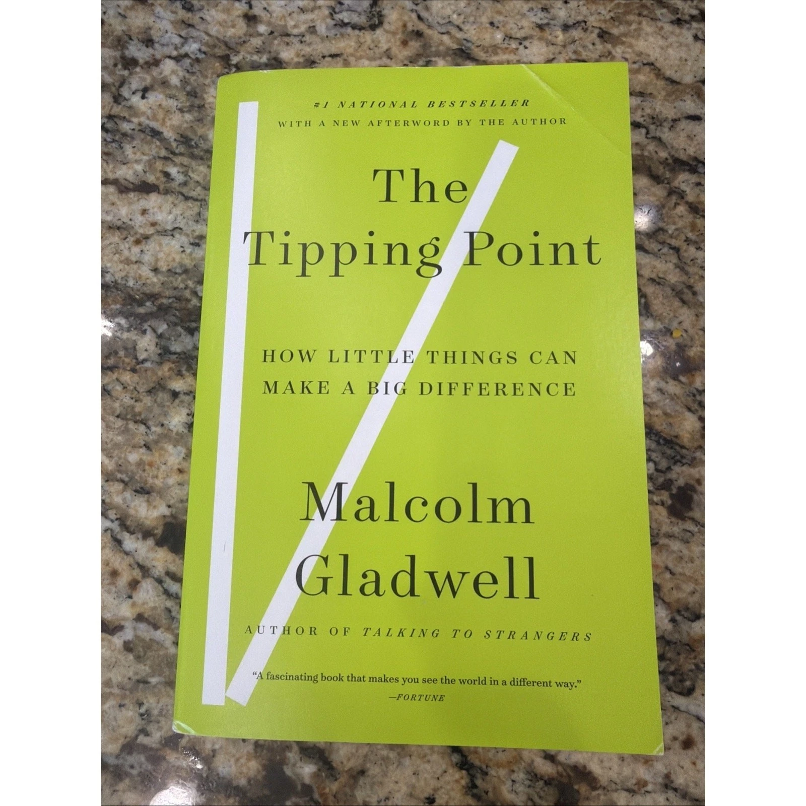 Tipping Point : How Little Things Can Make a Big Difference by Malcolm Gladwell