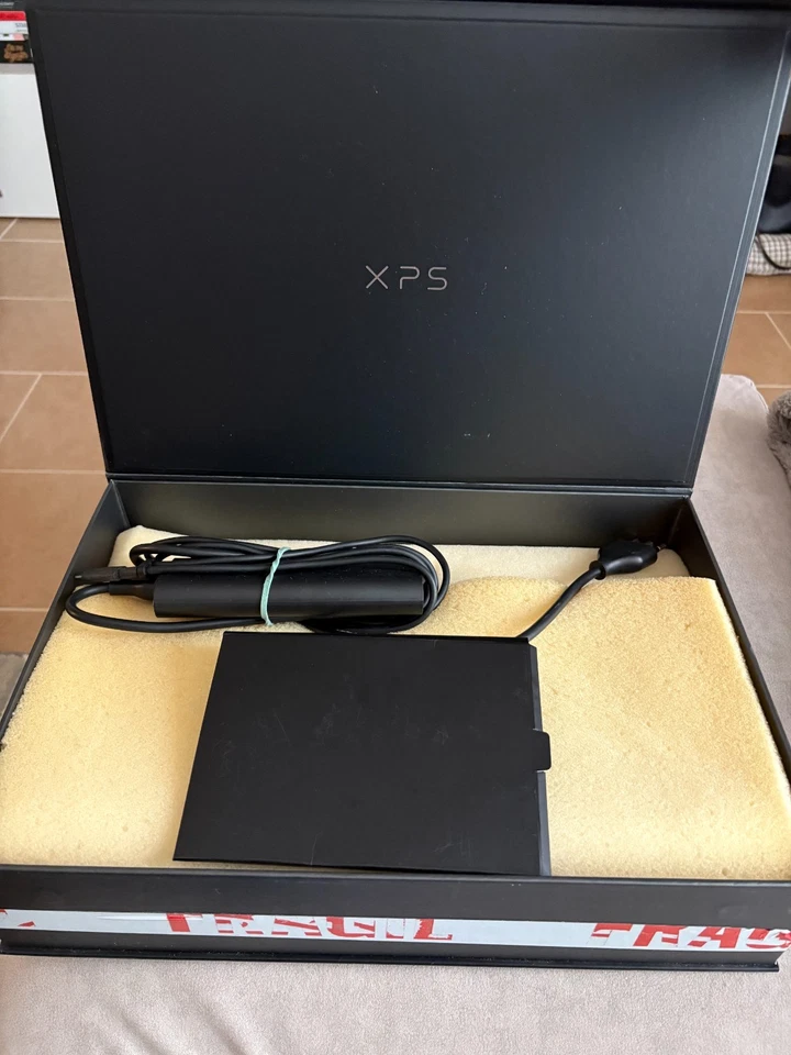 Dell XPS 15 9510 laptop (Intel Core i7-11800H, 16 GB RAM) - Immagine 2 di 4