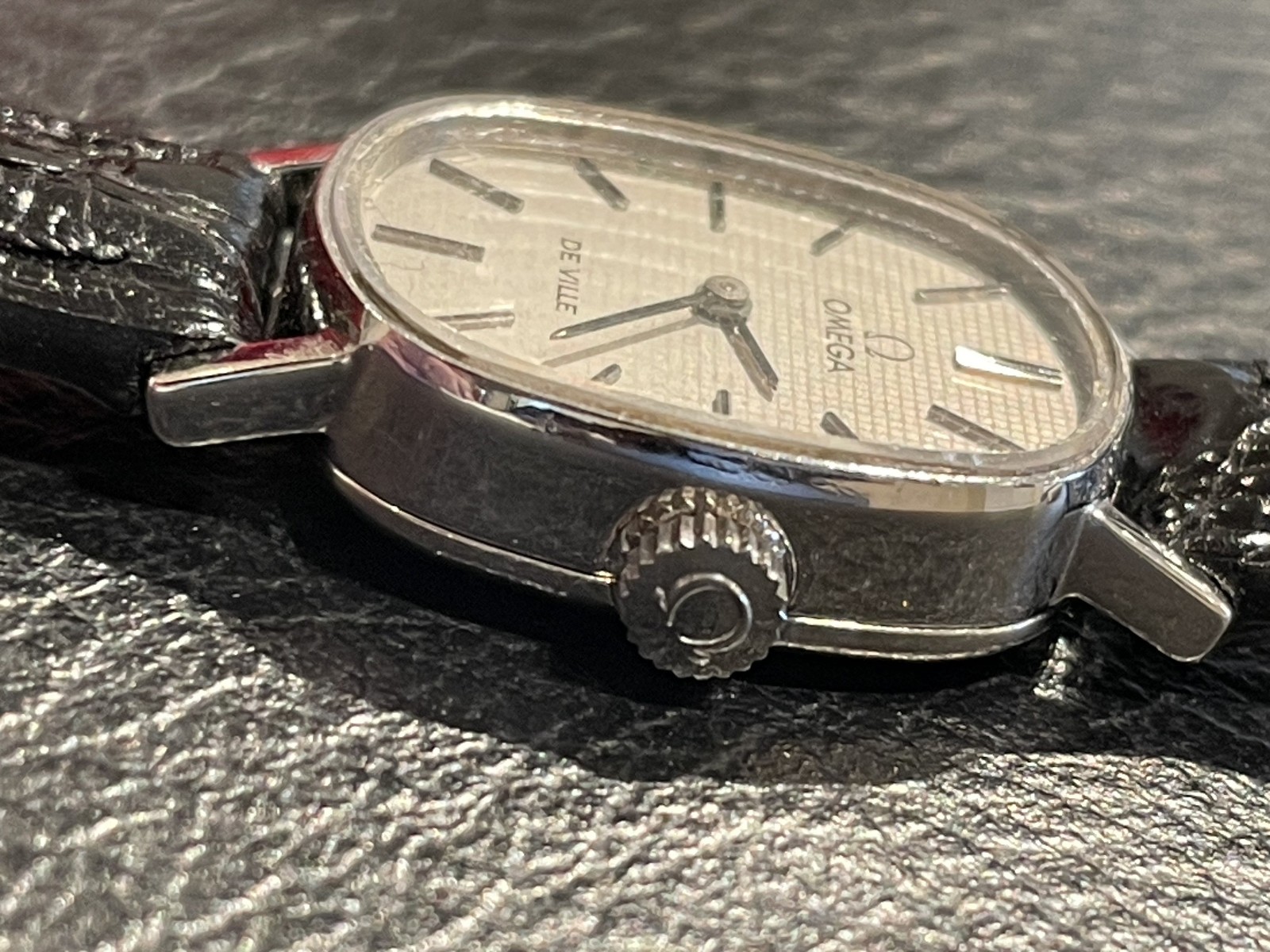 Omega Vintage DeVille 9334 - 18ct W/G Elipse Shape Small image 5