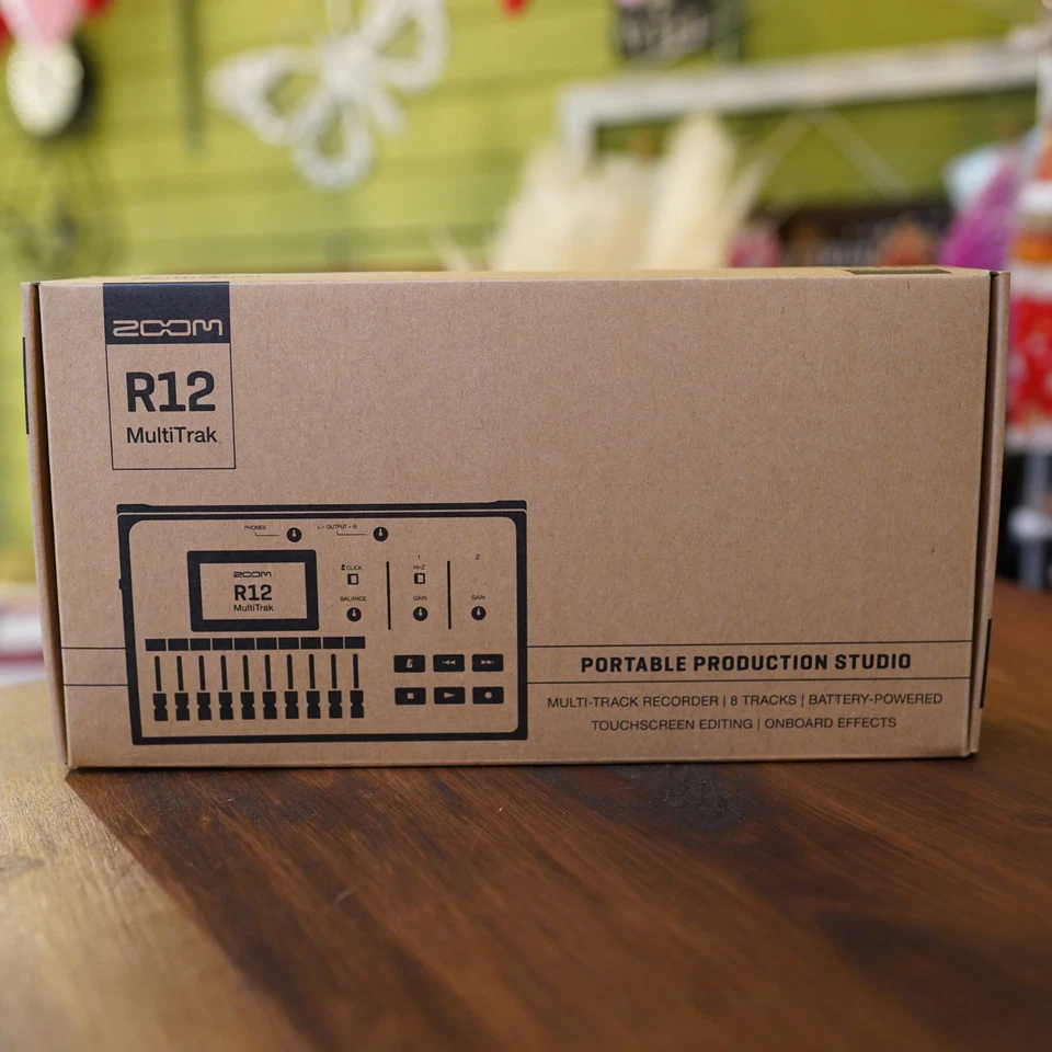 ZOOM R12 8track Multi Track Recorder with 2.4-inch Touch Screen - Image 3 of 4