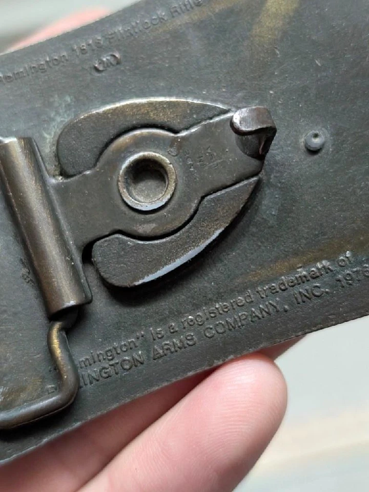 Винтажная пряжка ремня 1970-х REMINGTON кремневая винтовка латунь вестерн пистолет ковбой 76 - Изображение 4 из 4