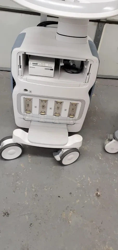 Máquina de ultrasonido GE Voluson E10 BT16 Foto 3 de 4