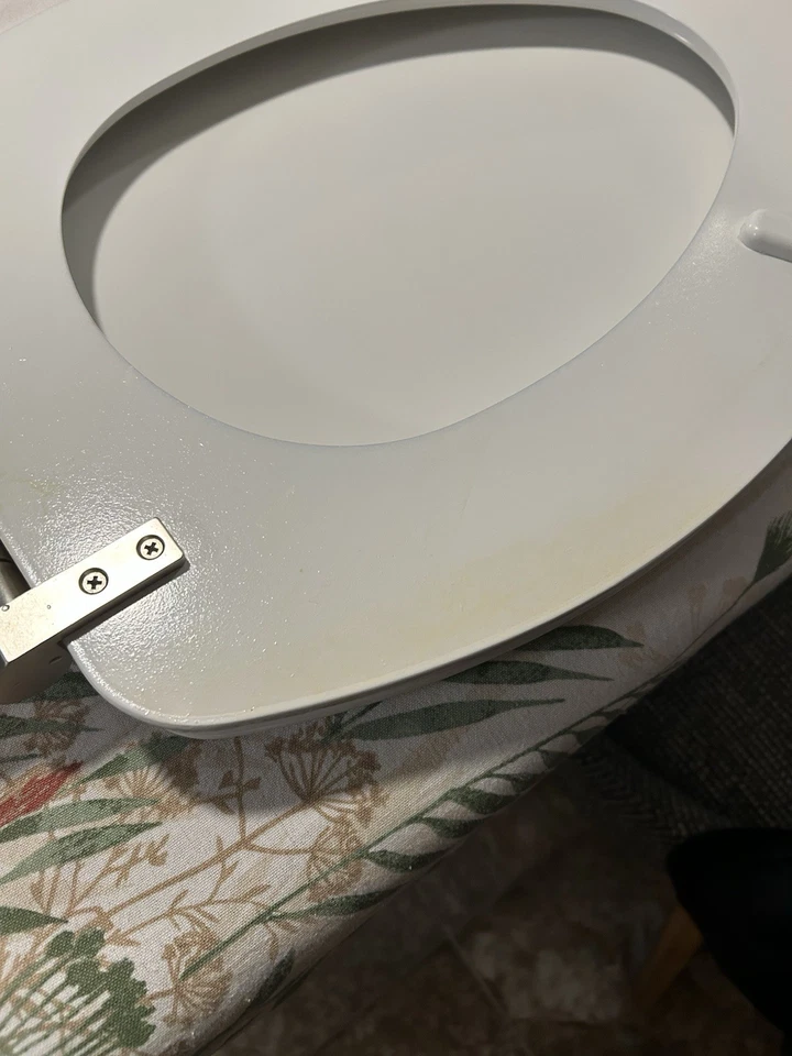 American Standard Bedminster Wood White Round Soft Close Toilet Seat - Image 3 of 4