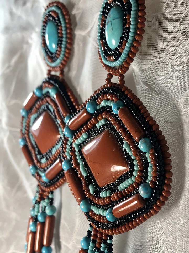 Pendientes hechos a mano nativos americanos con turquesa, jaspe rojo y cuero de 4 pulgadas Foto 3 de 4