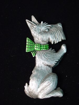 ''JJ'' Jonette Jewelry Silver Pewter 'Scotty DOG Sitting for TREAT' Pin