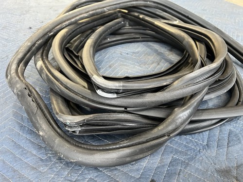 1998-2000 Volvo V70R V70 Door Seal Weather Stripping Set of 4 L & R OEM #4020E - Picture 8 of 12