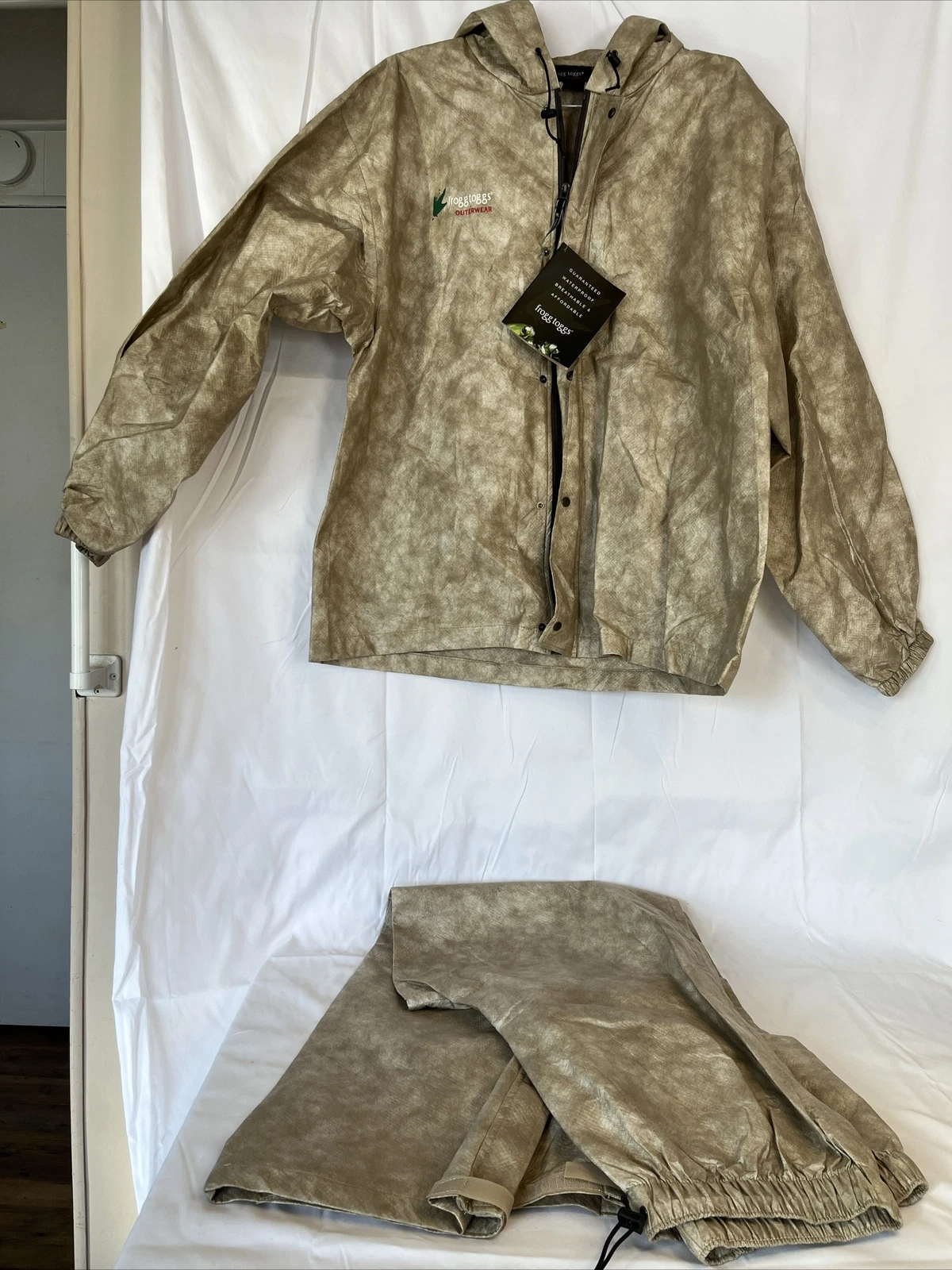 Men’s Sz Large Frogg Toggs Outerwear Set NWT Beige Rainwear Waterproof
Opens in a new window or tab