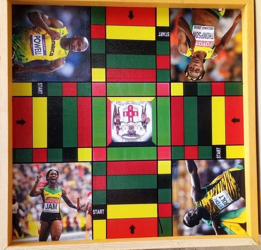 Escudo de armas jamaicano centrado y atletas Ludi Board acabado artesanal en resina Foto 4 de 4