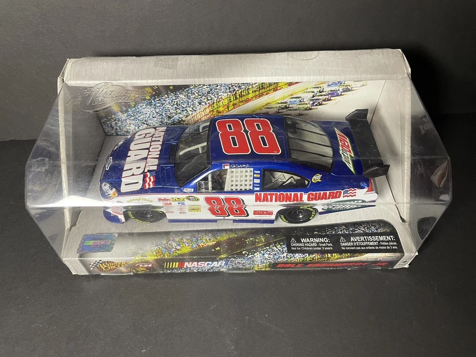 Winner’s Circle 2010 Dale Earnhardt Jr #88 Guardia Nacional 1/24 Foto 2 de 4