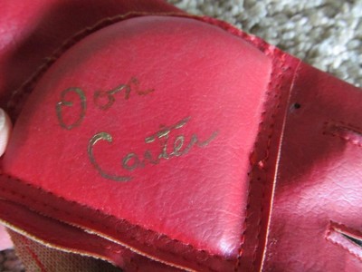 VINTAGE RED BOWLING GLOVE WITH GOLD SHARPIE AUTOGRAPH-DON CARTER