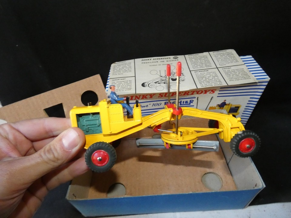 DINKY SUPER TOYS ,,,,niveleuse richier EUR 60,00 - FR
