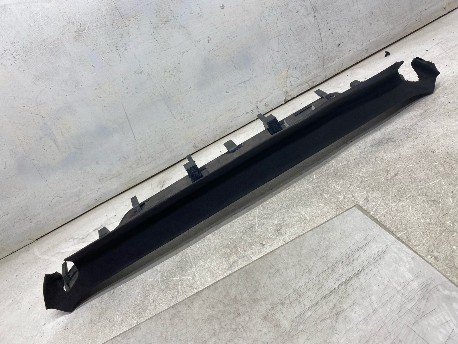 2015-2020 BENTLEY BENTAYGA REAR OVERHEAD ROOF HEADER TRIM PANEL COVER 36A867839A