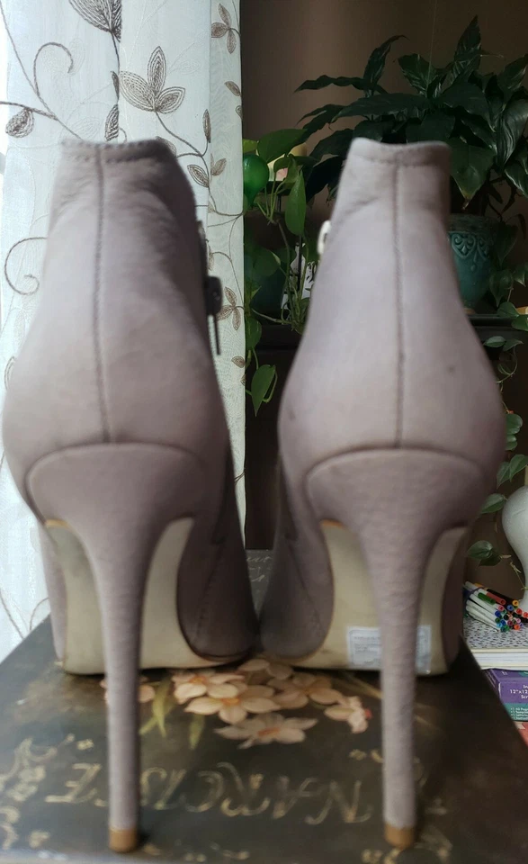 Steve Madden Womens Suede Pointed Toe Ankle Boots, Size 7.5 Beige light brown - Image 2 of 4