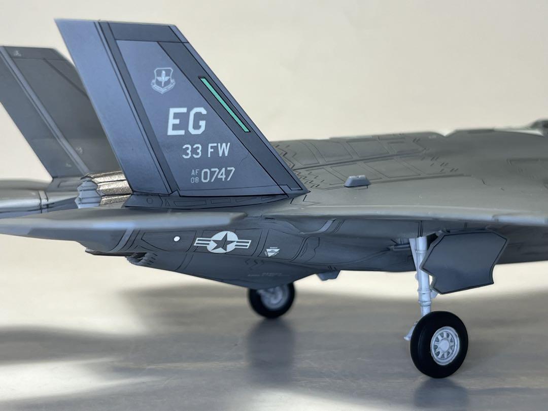 ハセガワ　1/72   F-35A  USAF  （完成品） Amazon.com: Hasegawa 1:72 Scale F-35A Lightning II Model Kit