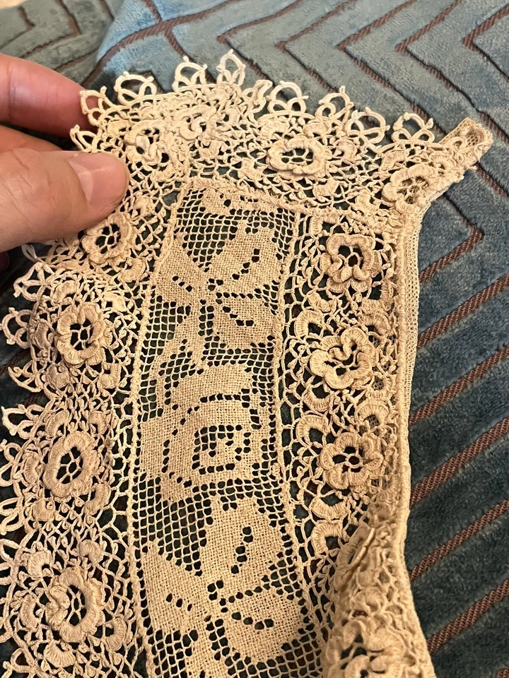 Antiguo collar de ganchillo de encaje victoriano o eduardiano hecho a mano? ¿Ganchillo irlandés? Foto 3 de 4