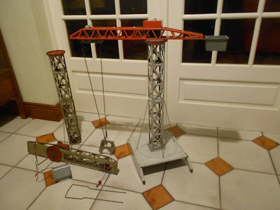 2 grues Joustra métal. 1956 . Téléguidée .. H 69 cm . Flèche 63 cm . - Photo 1/2