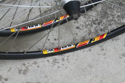 Paire de roues 26 pouces - jante double paroi - moyeu à cassette 8/9