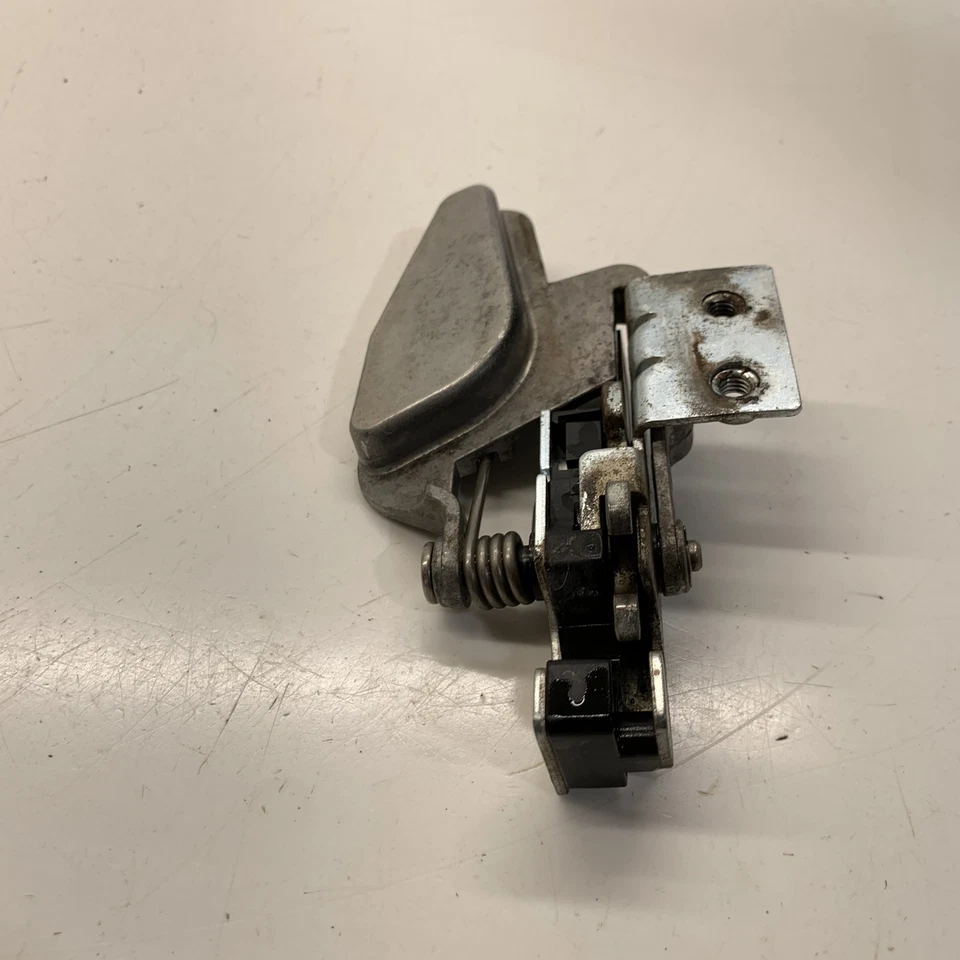 Cierre de puerta Asm, derecha - Polaris RZR 2015 4 XP 1000 Foto 3 de 4