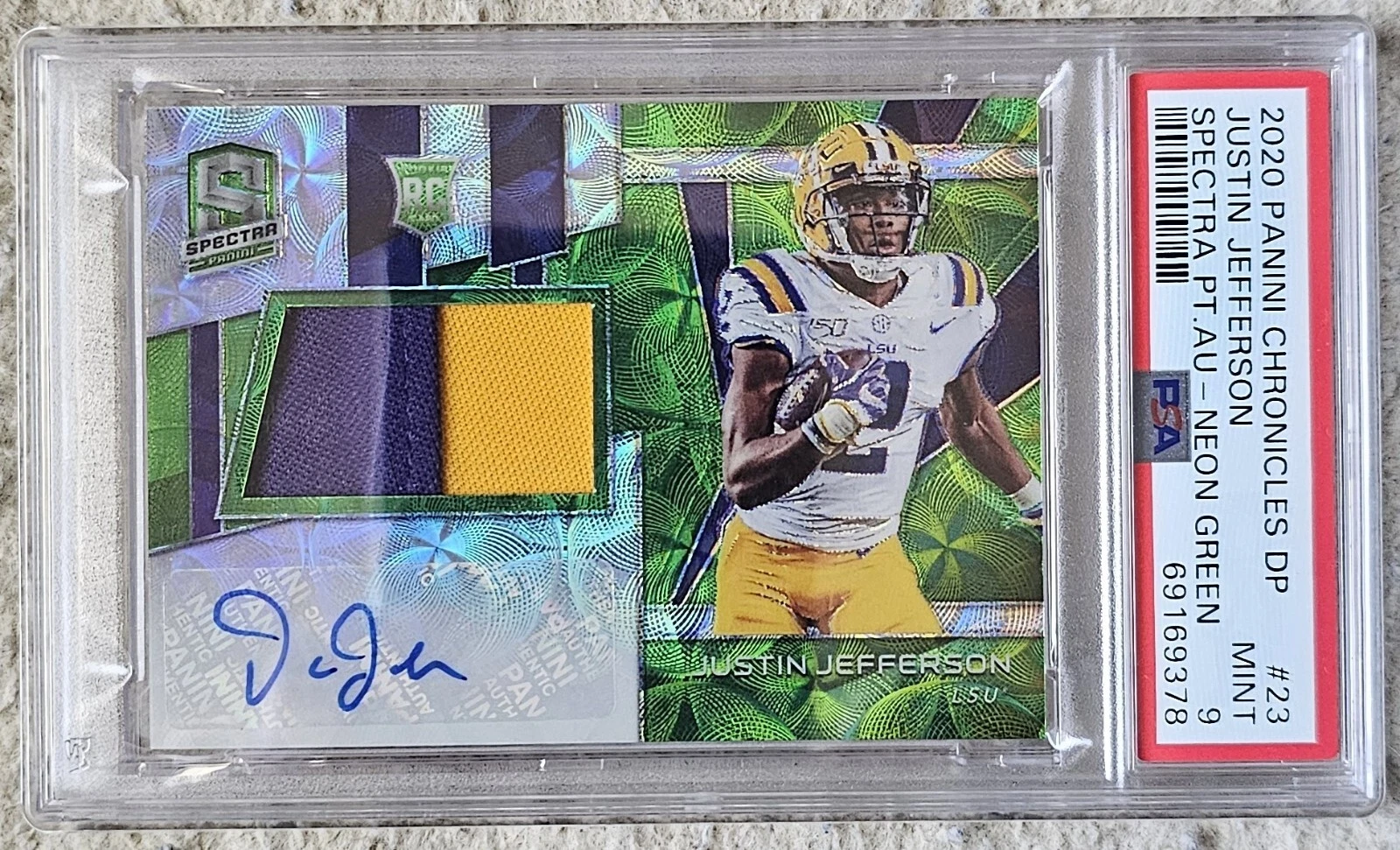 Justin Jefferson Panini Chronicles Draft Picks Spectra Patch Autographs #23 Neon Green