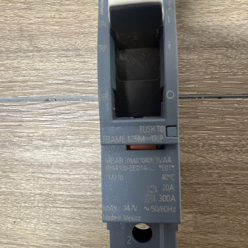 Interruttore automatico SIEMENS 3VA4120 5ED14 0AA0 monopolare 20 AMP telaio 125M nuovo - Foto 3 di 9
