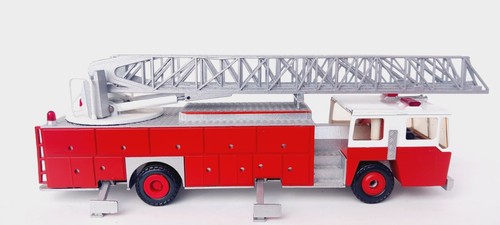 1/50 (1/48) o scale Conrad 5502 1982 E-One emergency one aerial ladderfire truck - Picture 13 of 15