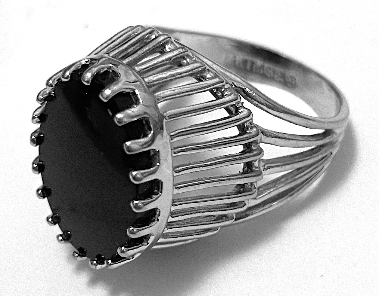 VINTAGE ONYX 18kt HGE WHITE GOLD MODERNIST RING 6.6… Gem