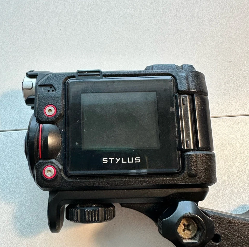 Cámara de video de acción Olympus Stylus Tough TG-Tracker con agarre de mango 4k Wifi GPS Foto 3 de 4