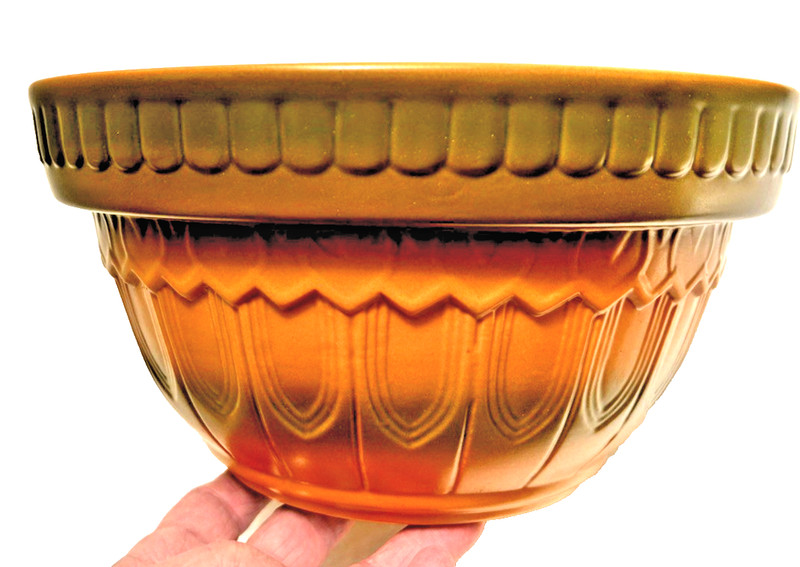 Classic Farmhouse Style Home America Heirloom Pantry 10” Tan & Green Mixing Bowl