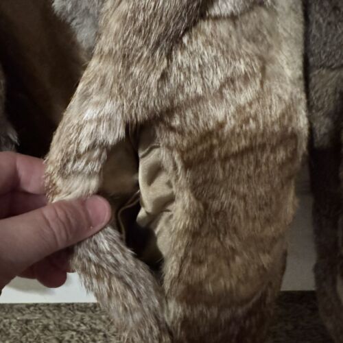 VINTAGE Women’s Beige Tan Dyed Rabbit Fur Coat Made in HONG KONG Size Small - Picture 3 of 7
