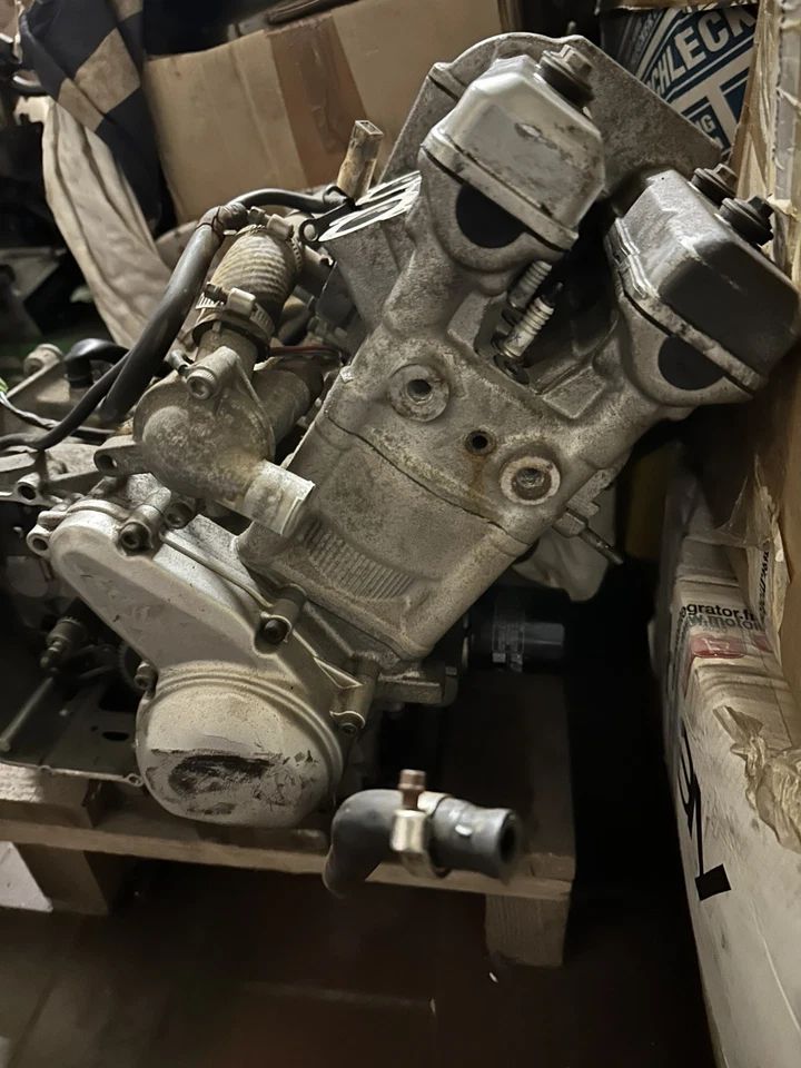 Yamaha FZR600 4JH Motor mit Getriebeschaden  - Bild 4 von 4