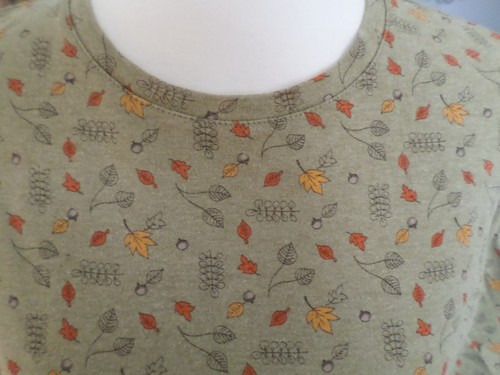 Ladies Size Large Croft & Barrow Leaves on Green Cotton Top Autumn Fall - Picture 2 of 4