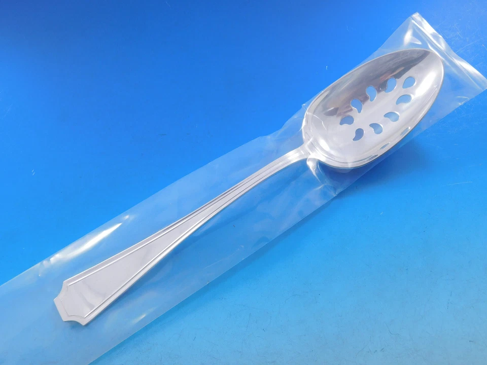 Cuchara para servir Fairfax de Durgin-Gorham de plata esterlina perforada personalizada 8 3/8" Foto 2 de 4