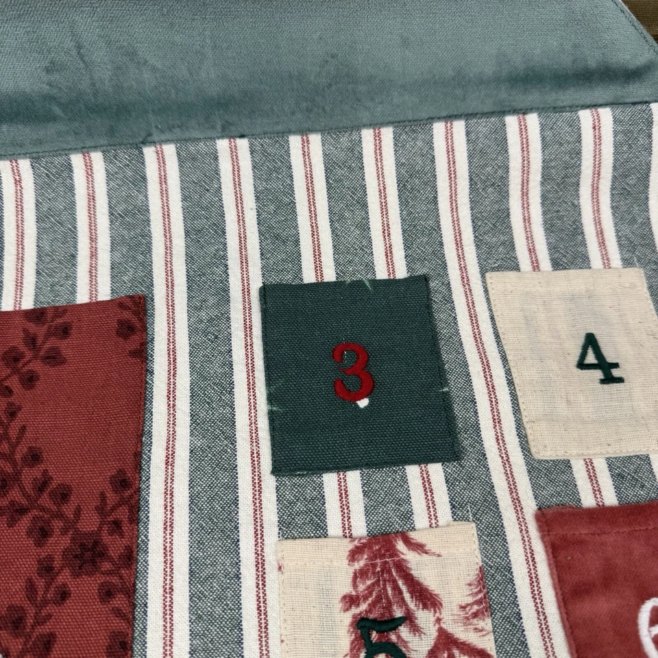 Calendario de Adviento Pottery Barn Kids Chris Loves Julia con Monograma Nuevo sin Etiquetas Foto 3 de 4