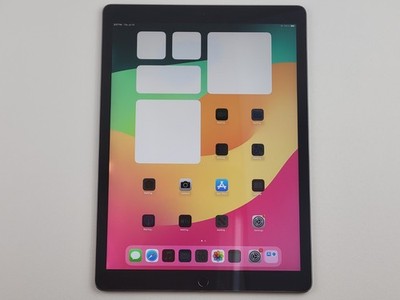 Apple iPad Pro (12.9-inch) (2nd Gen.) (A1670) 256GB (Wi-Fi Only) 12.9'' - *READ*