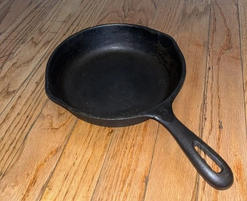 Vintage Wagner Ware 8” Cast Iron Skillet Made In the USA