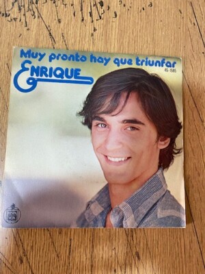 DISCO VINILO ENRIQUE ( MUY PRONTO HAY QUE TRIUNFAR ) Y ( ESTO ES AMOR )