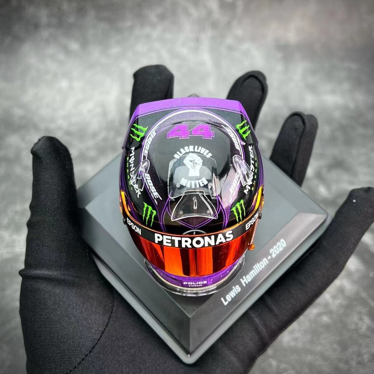 Spark 1/5 Helmet replica Mercedes-AMG F1 Team Lewis Hamilton
