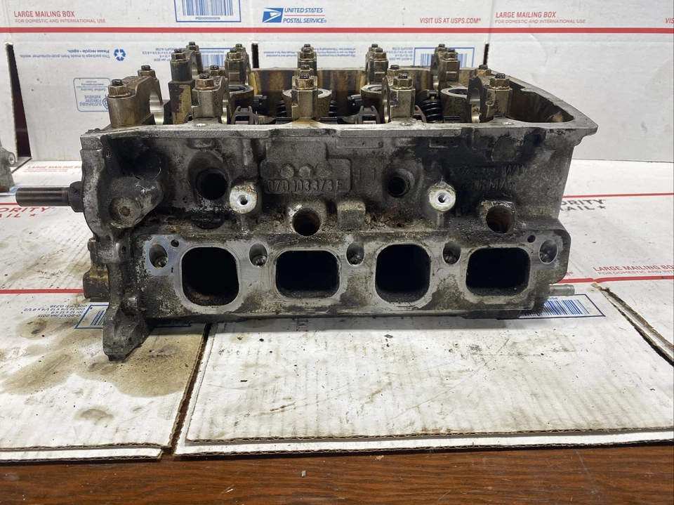 Volkswagen Passat W8 2002-2004 - culata del motor izquierda - OEM 07D 103 373 Foto 3 de 4