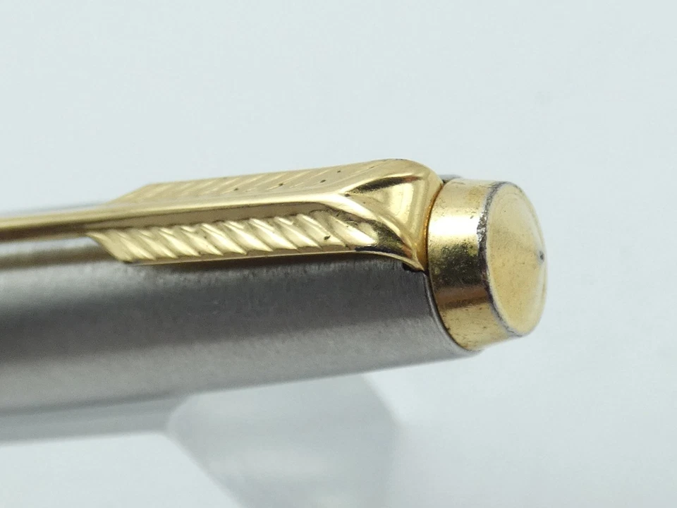 c1975 Parker 65 Flighter Deluxe Fountain Pen, GT, Medium 14K Nib *Ex Condition* - Image 4 of 4