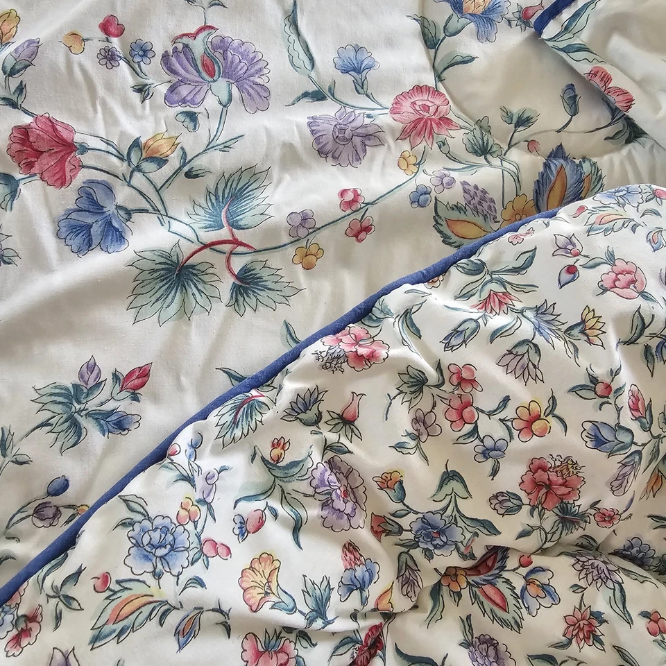 Juego de edredón reversible floral 2 fundas de almohada falda de cama Laura Ashley Queen de colección Foto 3 de 4