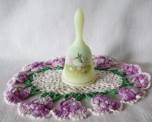 FENTON Artist D. Fredrick Satin Custard BELL HUMMINGBIRD & FLOWERS Uranium Glass