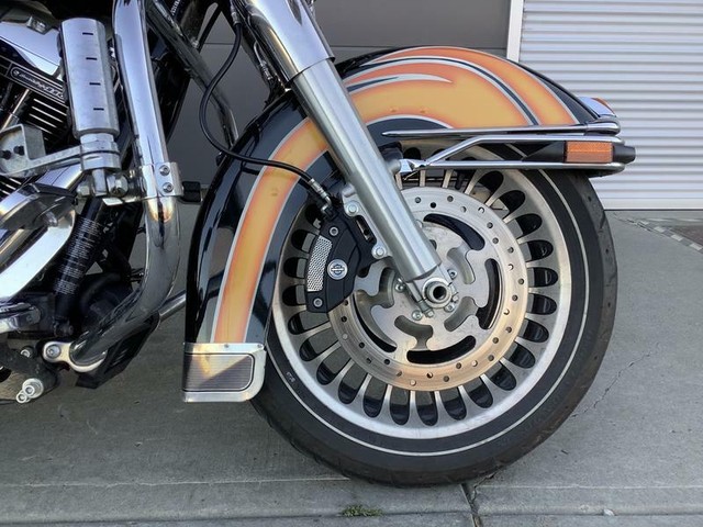 2012 Harley-Davidson FLHTCU - Electra Glide Ultra Classic in Sport Touring in Edmonton - Image 4