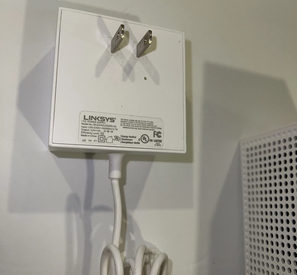 Linksys Velop WHW03 Tri-Band Wi-Fi System  W/ Original Charger & Ethernet Cable - Image 3 of 4