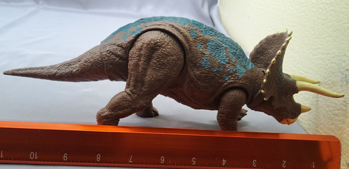 Mattel Jurassic World Triceratops 5 inch Action Figure Preowned - Picture 9 of 9