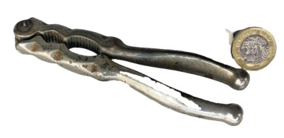 Nussknacker Metall rostig Vintage ra