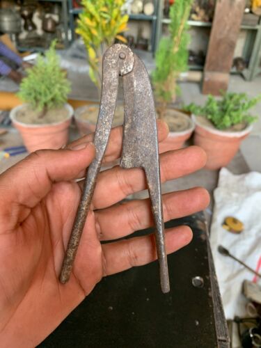 Antiguo cortador de tuercas de betel Sarota tradicional indio hecho a mano hierro y latón - Imagen 1 de 10