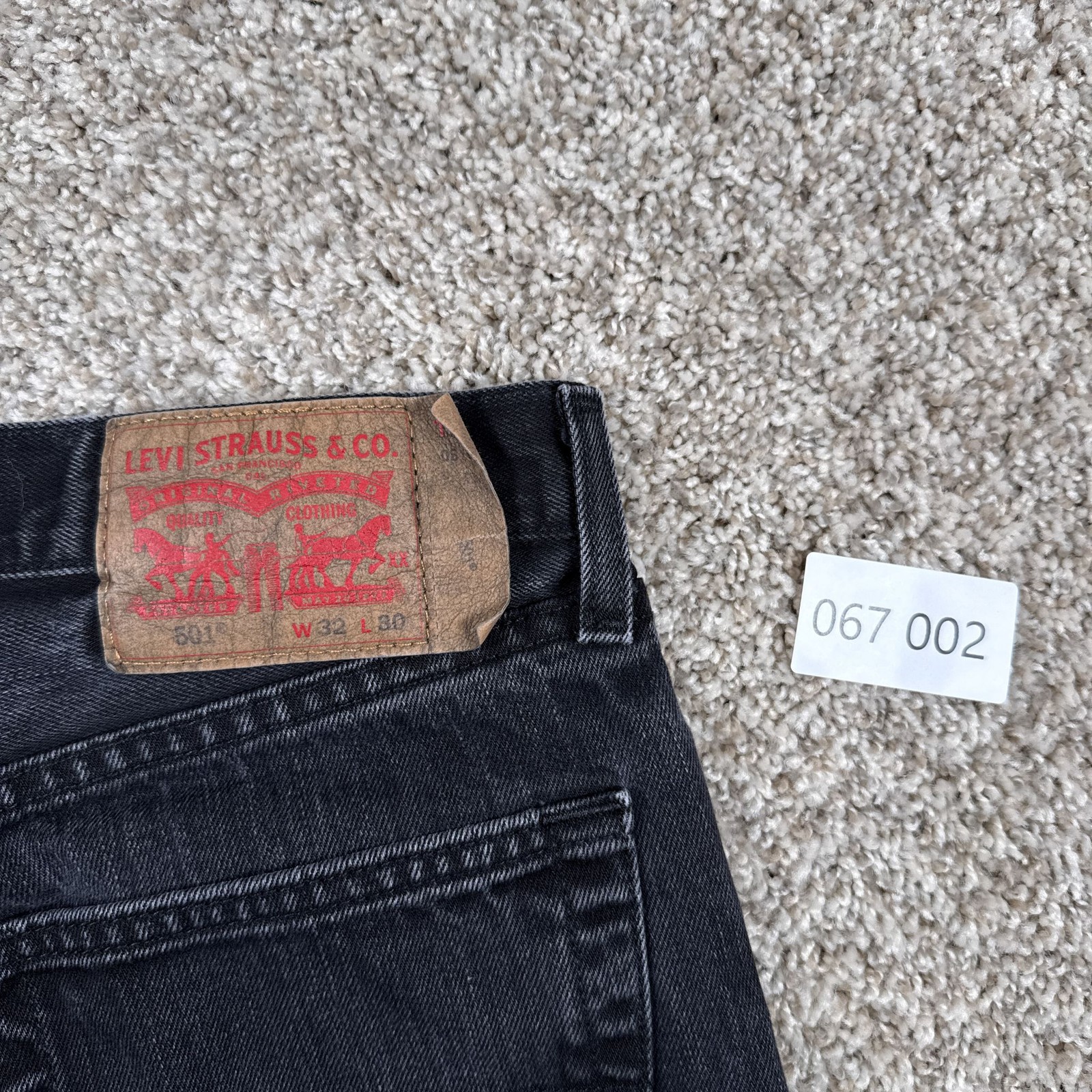 Levis 501 Jeans Mens 32X30 Black Button Fly Straight Leg Classic Washed Denim thumbnail 13