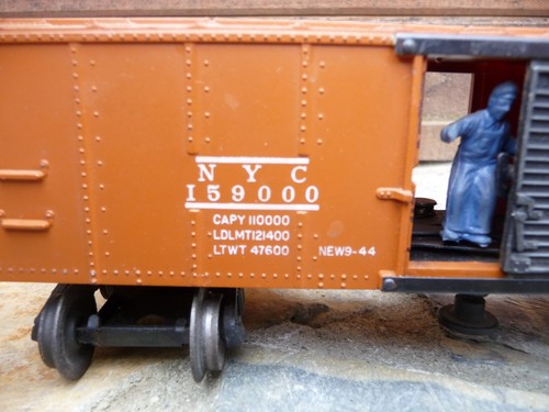 VTG Lionel NYC New York Central Brown Box Car 159000 w/ Blue Man No Box - Picture 2 of 4